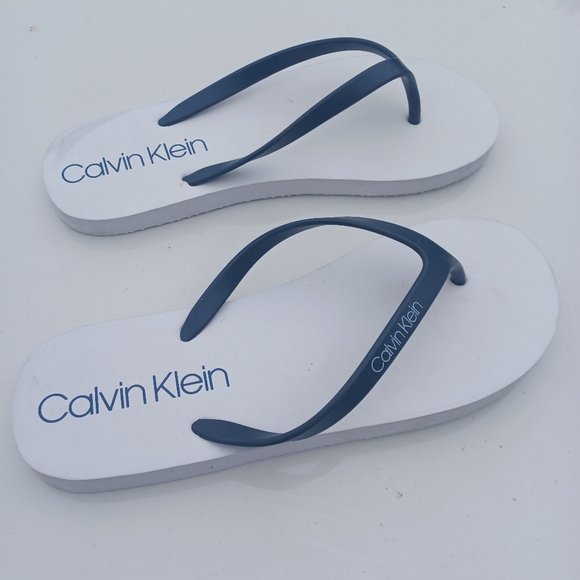 NEW CALVIN KLEIN FLIP FLOPS - Picture 2 of 3